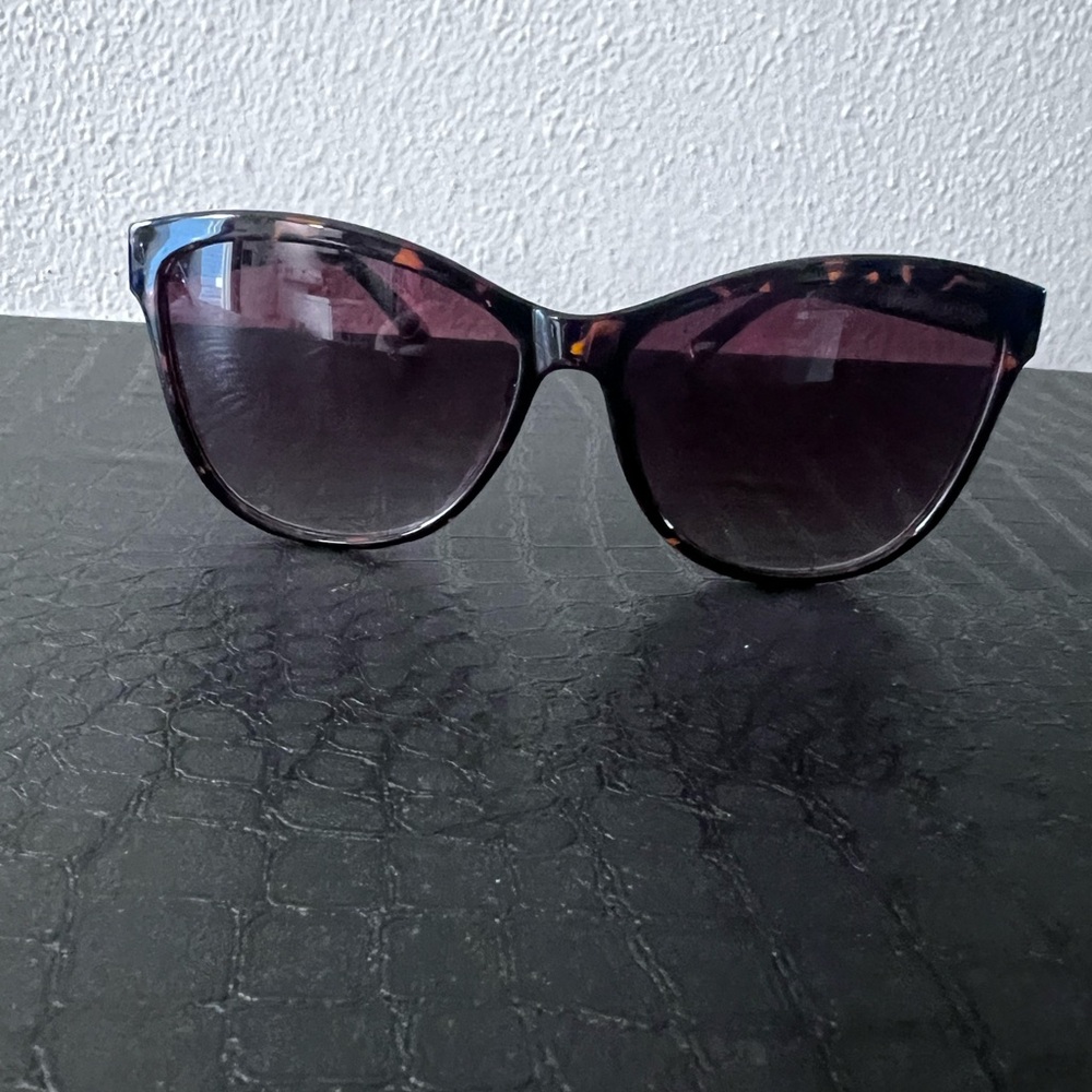 REDUCED. Vince Camuto Black Gradient Sunglasses